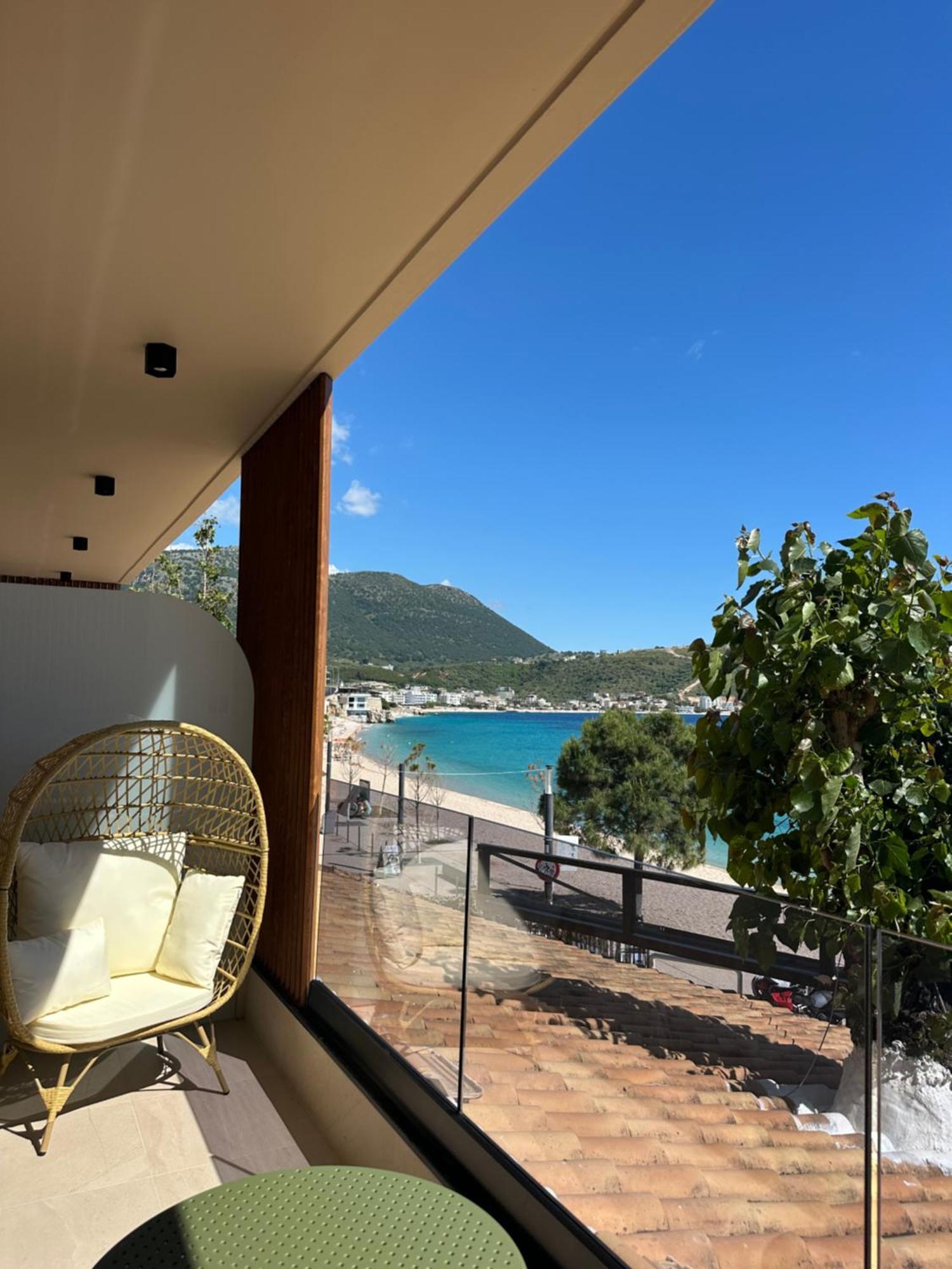 Manolo & Jolie Luxury Himare