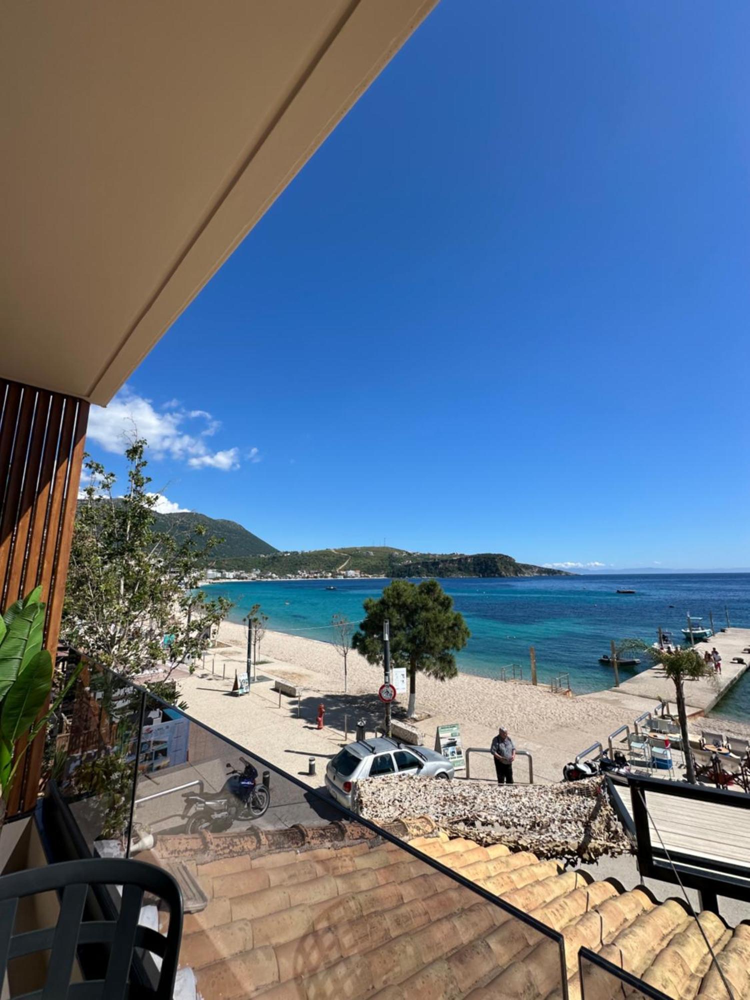 Manolo & Jolie Luxury Himare