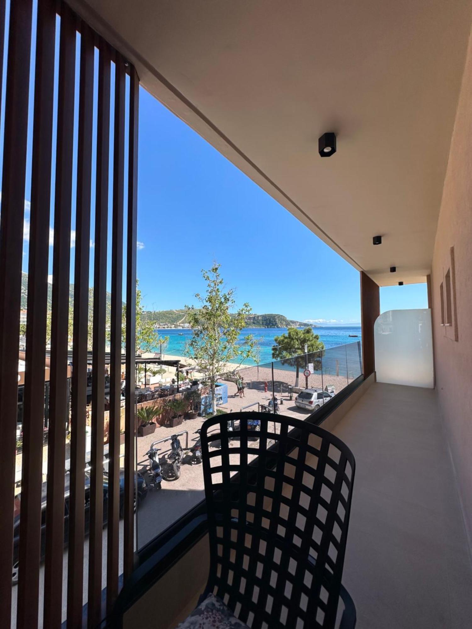 Manolo & Jolie Luxury Himare