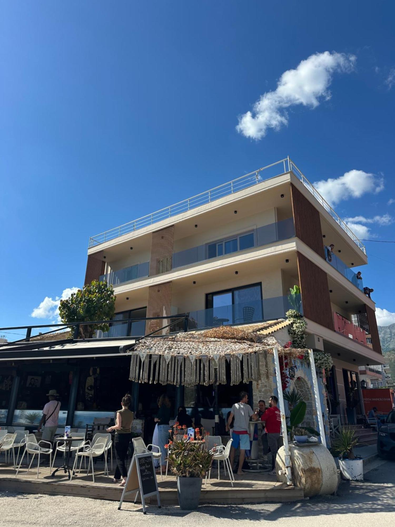 Manolo & Jolie Luxury Hotel 3*