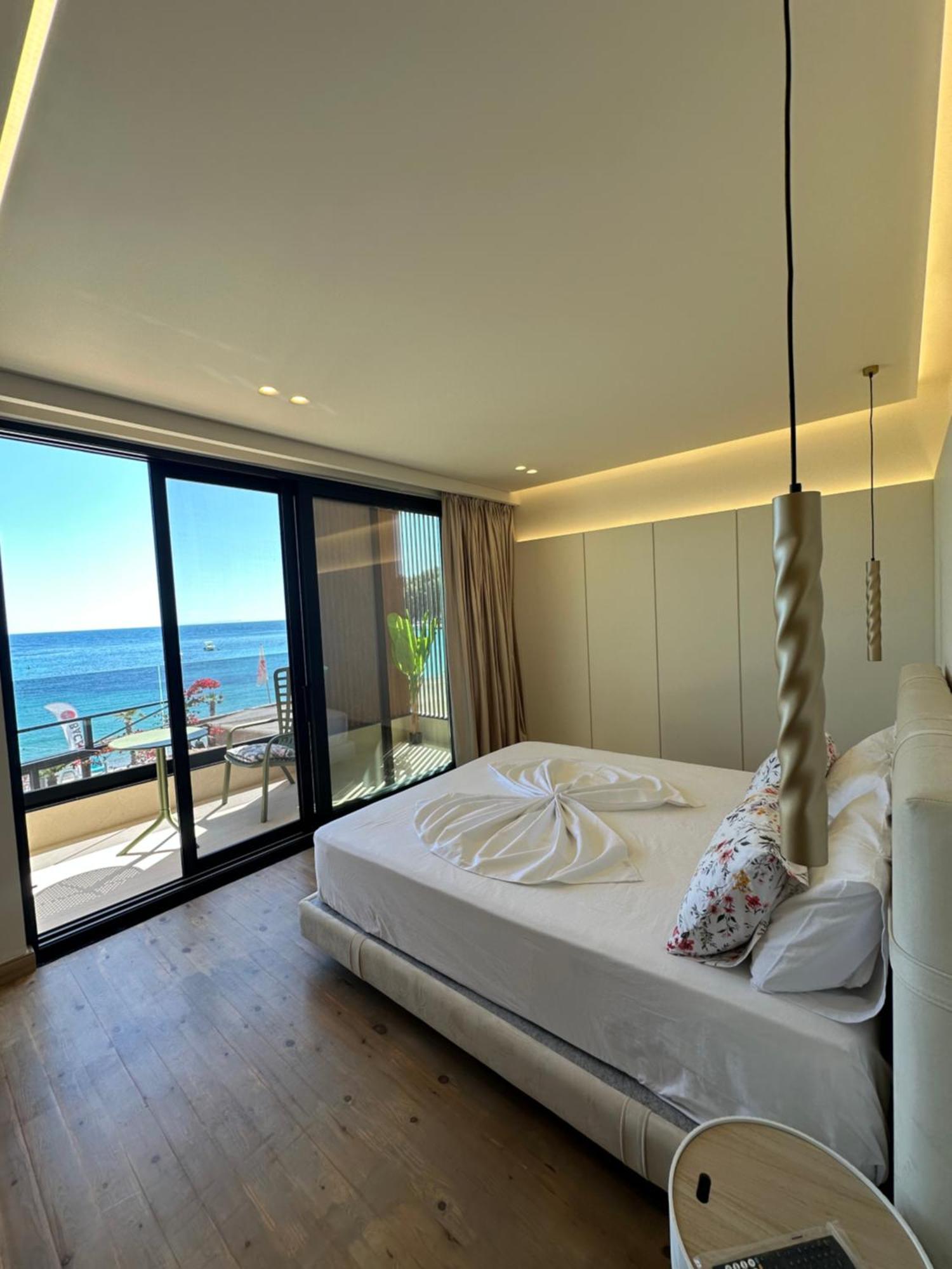 Manolo & Jolie Luxury Hotel
